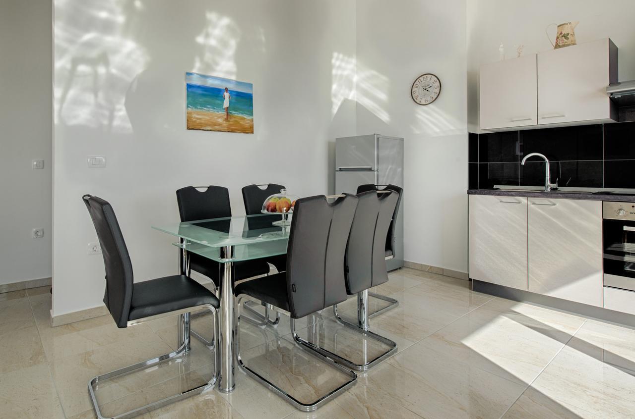 Cezar Luxury Apartment Omis Bagian luar foto