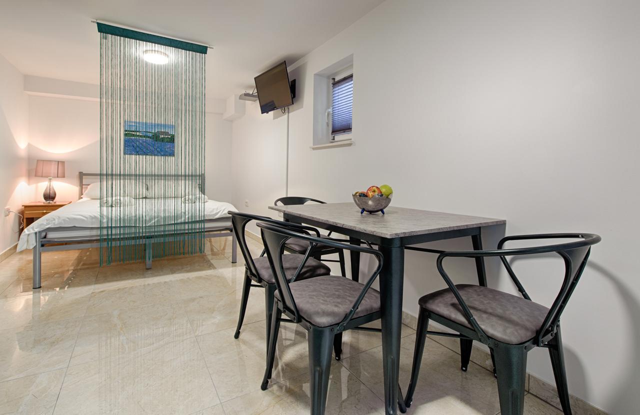 Cezar Luxury Apartment Omis Bagian luar foto